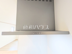 レンジフード　【富士見市上沢２丁目】お手入れのしやすいレンジフードは見た目もスッキリしていて、料理時の油煙やニオイを効率的に外に出せます。