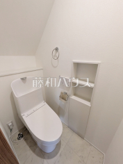 温水洗浄機能付きトイレ【調布市深大寺北町２丁目】
温水洗浄機能付きトイレで清潔にご使用いただけます。　