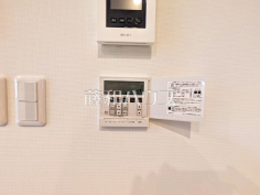 床暖房スイッチ 乾燥しすぎず、埃も舞わずハウスダストが少ないクリーンな室内をキープする床暖房 