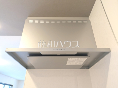 レンジフード　【富士見市東みずほ台３丁目】お手入れのしやすいレンジフードは見た目もスッキリしていて、料理時の油煙やニオイを効率的に外に出せます。