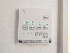 浴室換気乾燥機スイッチ　【八王子市めじろ台２丁目】 浴室換気乾燥機を使用すると浴室がジメジメしないので、お掃除が楽になるというメリットもございます！ 