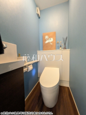 温水洗浄機能付きトイレ　【調布市富士見町１丁目】
温水洗浄機能付きトイレで清潔にご使用いただけます。　