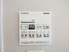 浴室乾燥機リモコン　【ファミール高幡不動】浴室換気乾燥機は梅雨の時期等、なかなか乾かない洗濯物を干すのに役立ちます！