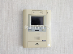 TVモニター付インターフォン　【シティハウス成城センターコート】TVモニター付インターフォンのため訪問者がひと目で分かります
