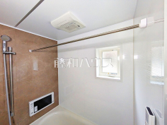 浴室乾燥機(浴室内上部)雨の日の強い味方！浴室換気乾燥機付きユニットバスで洗濯物が乾かせます