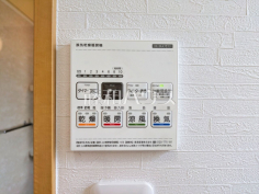 24時間換気システム 24時間換気システムにより、花粉・PM2.5などの微小粒子物質の侵入を防ぎ、快適な室内を保ちます。 

