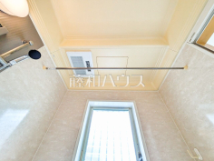 浴室乾燥機(浴室内上部)雨の日の強い味方！浴室換気乾燥機付きユニットバスで洗濯物が乾かせます