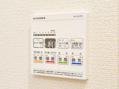 24時間換気システム 24時間換気システムにより、花粉・PM2.5などの微小粒子物質の侵入を防ぎ、快適な室内を保ちます
