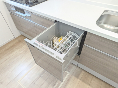 食器洗浄乾燥機　【立川市西砂町２丁目】ビルトイン食洗機は毎日の家事を軽減させてくれます。またワークトップも広々使え機能性も向上します。　