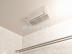浴室換気乾燥機　【志木ガーデンヒルズオープンスカイコート】雨の日の強い味方！浴室換気乾燥機付きユニットバスで洗濯物が乾かせます。
