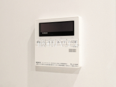 浴室給湯リモコン　【志木ガーデンヒルズオープンスカイコート】追焚き機能付きなので、生活時間の違う家族に便利です。
