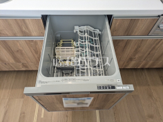 2号棟　食器洗浄乾燥機　【福岡市城南区友丘４丁目】ビルトイン食洗機は毎日の家事を軽減させてくれます。またワークトップも広々使え機能性も向上します。 
