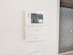 12号棟　TVモニター付インターホン　【新座市池田３丁目】TVモニター付きインターホンのため訪問者がひと目で分かります