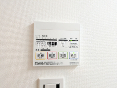 浴室換気乾燥機【アイディーコート府中】雨天時の洗濯物や浴室内のカビ防止としても活躍する浴室換気乾燥機