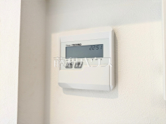 床暖房スイッチ　【西東京市東伏見２丁目】 リビングに床暖房があるので足元ぽかぽか、家族の集まる空間を暖めます。 