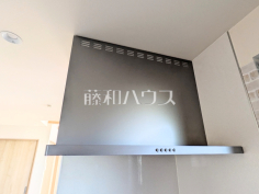 レンジフード　【西東京市向台町６丁目】 お手入れのしやすいレンジフードは見た目もスッキリしていて、料理時の油煙やニオイを効率的に外に出せます。 