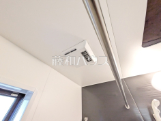 3号棟　浴室換気乾燥暖房機　【武蔵村山市本町３丁目】浴室換気乾燥機は梅雨の時期等、なかなか乾かない洗濯物を干すのに役立ちます！