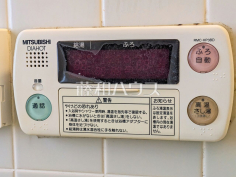 浴室給湯リモコン追焚き機能付きなので、生活時間の違う家族に便利です。 