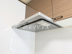 レンジフード　【東久留米市小山１丁目】食洗機は毎日の家事を軽減させてくれます。またワークトップも広々使え機能性も向上します。