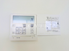 床暖房　【コスモ・ザ・パークス調布多摩川】乾燥しすぎず、埃も舞わずハウスダストが少ないクリーンな室内をキープする床暖房