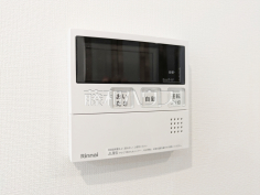 D号棟　浴室給湯リモコン　【世田谷区上祖師谷１丁目】追焚き機能付きなので、生活時間の違う家族に便利です。　