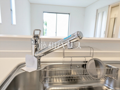 B号棟　浄水器一体型水栓　【小平市美園町３丁目】いつでもおいしいお水が飲める浄水器一体型水栓も完備 
