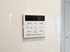 給湯機追焚き機能付きなので、生活時間の違う家族に便利です。