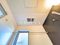 浴室乾燥機(浴室内上部)雨の日の強い味方！浴室換気乾燥機付きユニットバスで洗濯物が乾かせます