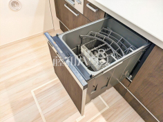 食器洗浄乾燥機 ビルトイン食洗機を標準完備し、家事時間が短縮できます。 