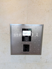 オートロック【ブリリアタワー聖蹟桜ヶ丘ブルーミングレジデンス】 安心のオートロック付きマンション。日々の安全を守ります。 