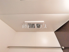 浴室乾燥機(浴室内上部)雨の日の強い味方！浴室換気乾燥機付きユニットバスで洗濯物が乾かせます