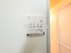 24時間換気システム 24時間換気システムにより、花粉・PM2.5などの微小粒子物質の侵入を防ぎ、快適な室内を保ちます