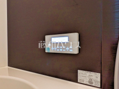 浴室給湯リモコン追焚き機能付きなので、生活時間の違う家族に便利です。 