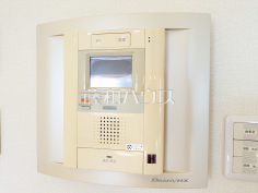 TVモニター付きインターホン　【ベルコリーヌ南大沢第6号棟】訪問者がわかるTVモニター付インターホンは、お子様のお留守番にも活躍するかも？！