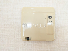 床暖房　【ベルコリーヌ南大沢第6号棟】乾燥しすぎず、埃も舞わずハウスダストが少ないクリーンな室内をキープする床暖房