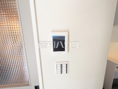 防犯に役立つTVモニター付インターフォン　TVモニター付きインターホンのため訪問者がひと目で分かります　