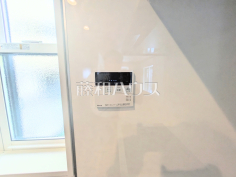 給湯機 追焚き機能付きなので、生活時間の違う家族に便利です。 