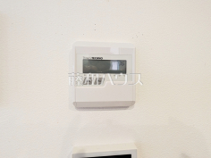 床暖房リモコン　【西東京市新町６丁目】乾燥しすぎず、埃も舞わずハウスダストが少ないクリーンな室内をキープする床暖房
