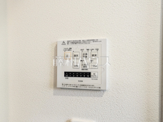 浴室換気乾燥機リモコン　【西東京市新町６丁目】雨の日の強い味方！浴室換気乾燥機付きユニットバスで洗濯物が乾かせます。
