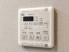 浴室乾燥機リモコン　【ライオンズガーデンひばりヶ丘第2】浴室換気乾燥機は梅雨の時期等、なかなか乾かない洗濯物を干すのに役立ちます！