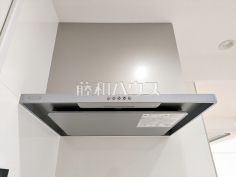 レンジフード　【ライオンズガーデンひばりヶ丘第2】お手入れのしやすいレンジフードは見た目もスッキリしていて、料理時の油煙やニオイを効率的に外に出せます。