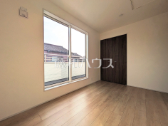 ペアガラス　【三鷹市北野３丁目】居室のサッシにはペアガラスを採用。断熱性が高いことにより、省エネや結露対策にもなります。