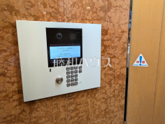 オートロック　【アールヴェール荻窪北】安心のオートロック付きマンション。日々の安全を守ります。 