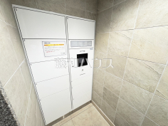 宅配ボックス　【ディアコート識名】宅配ボックス付きなので、安心して荷物を受け取ることができます。　