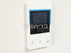 TVモニター付インターホン　【ウィングシャトー那覇オーシャンビュー】防犯に役立つTVモニター付インターフォン　訪問者がひと目で分かります
