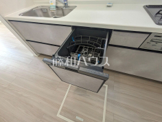 食器洗浄乾燥機 食器が出し入れしやすいスライドオープン式の食器洗浄乾燥機 