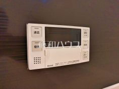 浴室給湯リモコン追焚き機能付きなので、生活時間の違う家族に便利です。 