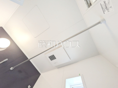 浴室乾燥機　【東大和市清水４丁目】雨の日の強い味方！浴室換気乾燥機付きユニットバスで洗濯物が乾かせます。