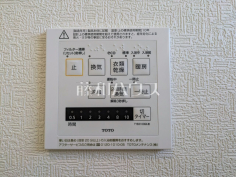 24時間換気システム 24時間換気システムにより、花粉・PM2.5などの微小粒子物質の侵入を防ぎ、快適な室内を保ちます。 