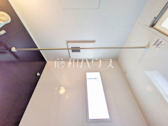 浴室乾燥機(浴室内上部)雨の日の強い味方！浴室換気乾燥機付きユニットバスで洗濯物が乾かせます